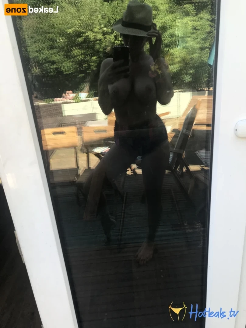 Madam Violet [ surrendersubmit ] Onlyfans leaked photo 14696960 on Hotleaks.tv