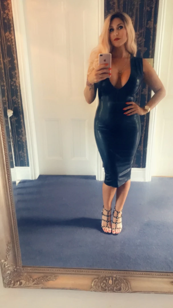 Madam Violet [ surrendersubmit ] Onlyfans leaked photo 14722783 on Hotleaks.tv