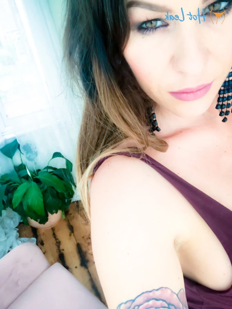 Madam Violet [ surrendersubmit ] Onlyfans leaked photo 14850801 on Hotleaks.tv