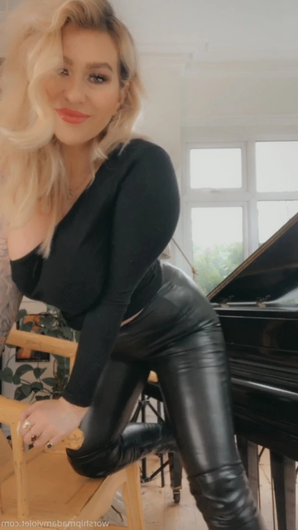 Madam Violet [ surrendersubmit ] Onlyfans leaked photo 14908041 on Hotleaks.tv