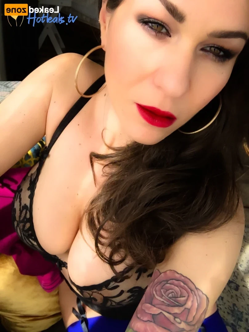 Madam Violet [ surrendersubmit ] Onlyfans leaked photo 14910650 on Hotleaks.tv