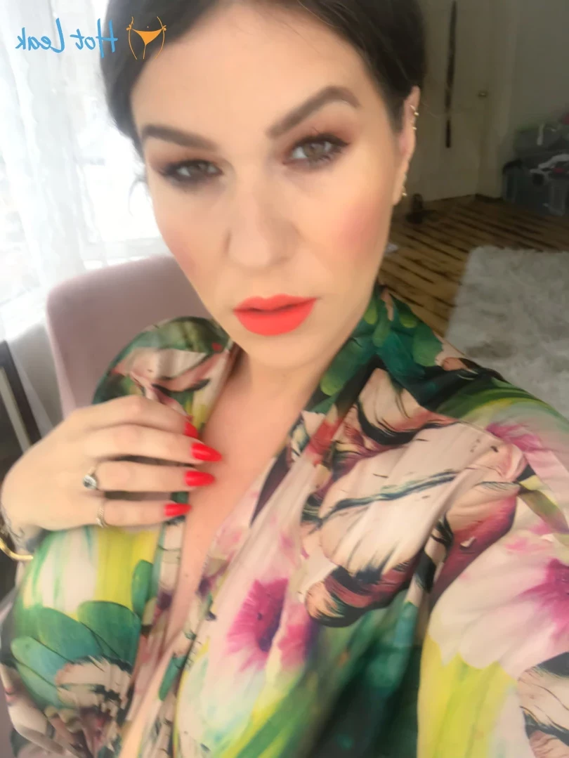 Madam Violet [ surrendersubmit ] Onlyfans leaked photo 16168188 on Hotleaks.tv