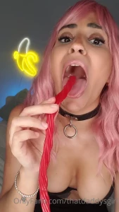 7945621