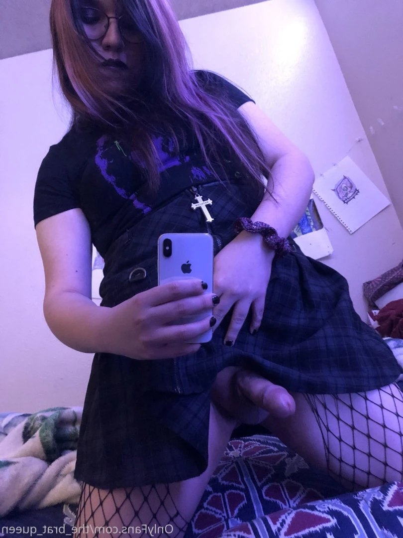 𝔱𝔥𝔢 𝔅𝔯𝔞𝔱 𝔔𝔲𝔢𝔢𝔫 🖤💀🏳️‍⚧️ [ the_brat_queen ] Onlyfans leaked photo 9063625 on Hotleaks.tv