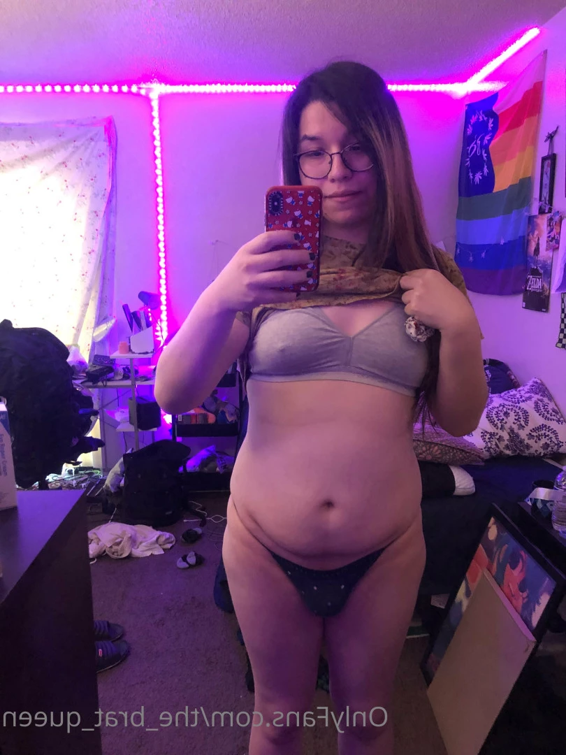 𝔱𝔥𝔢 𝔅𝔯𝔞𝔱 𝔔𝔲𝔢𝔢𝔫 🖤💀🏳️‍⚧️ [ the_brat_queen ] Onlyfans leaked photo 9063768 on Hotleaks.tv