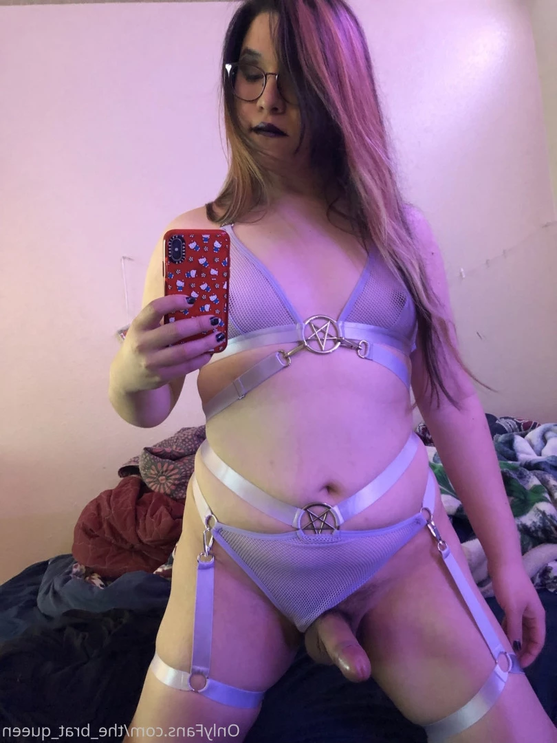 𝔱𝔥𝔢 𝔅𝔯𝔞𝔱 𝔔𝔲𝔢𝔢𝔫 🖤💀🏳️‍⚧️ [ the_brat_queen ] Onlyfans leaked photo 9063944 on Hotleaks.tv