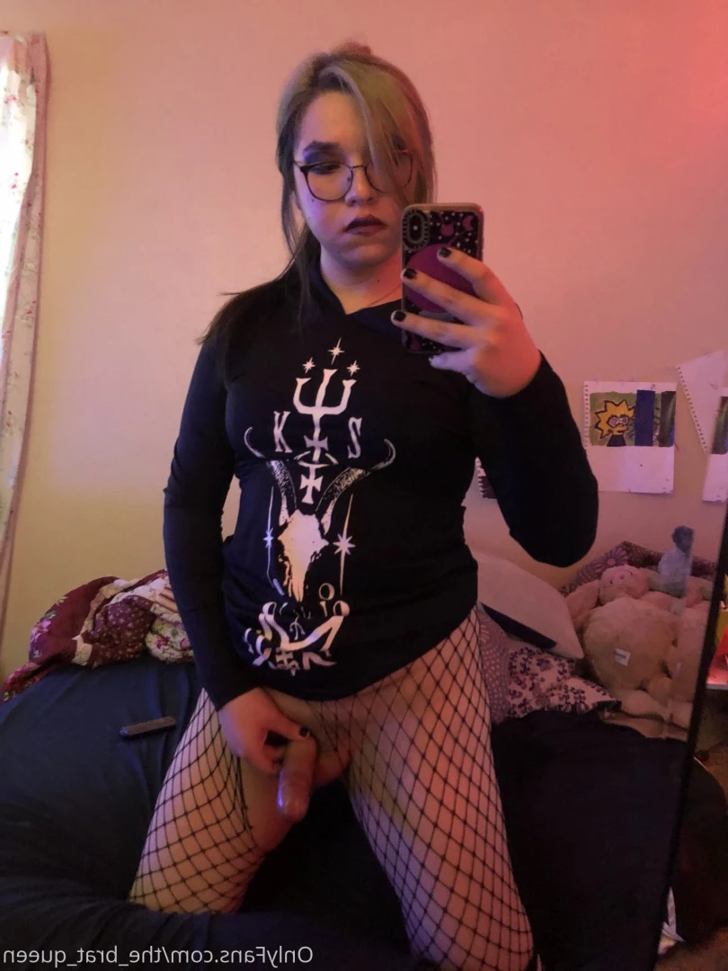 𝔱𝔥𝔢 𝔅𝔯𝔞𝔱 𝔔𝔲𝔢𝔢𝔫 🖤💀🏳️‍⚧️ [ the_brat_queen ] Onlyfans leaked photo 9064172 on Hotleaks.tv