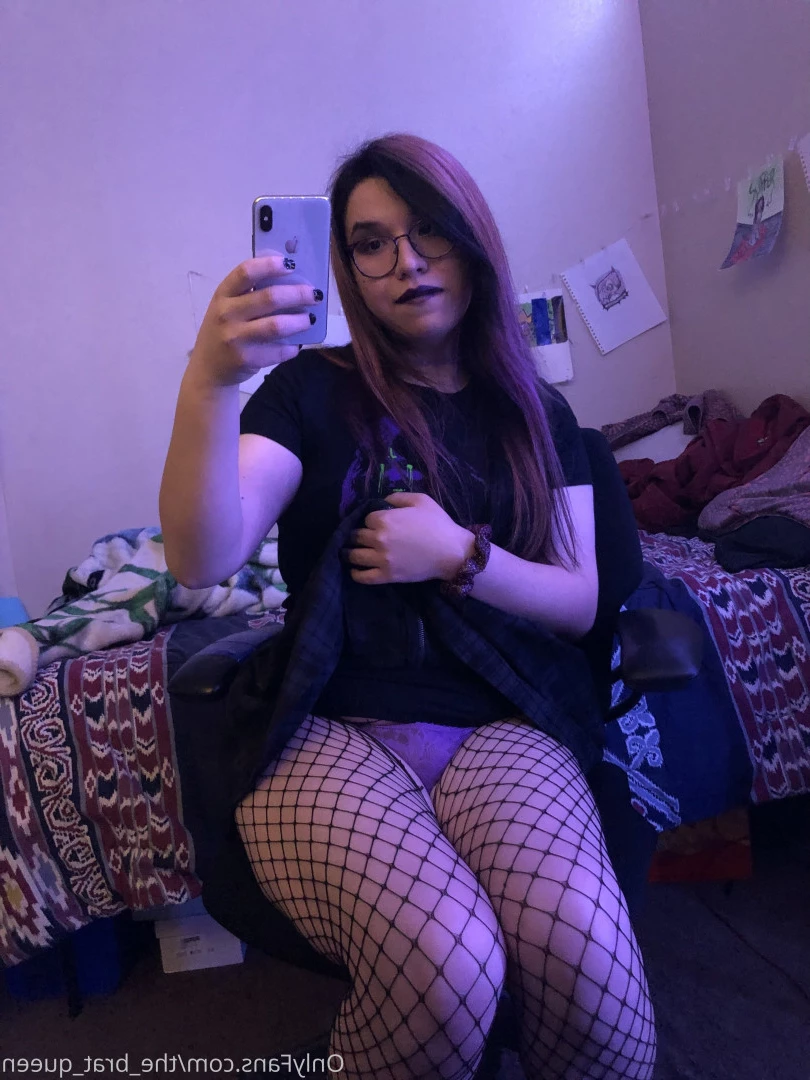 𝔱𝔥𝔢 𝔅𝔯𝔞𝔱 𝔔𝔲𝔢𝔢𝔫 🖤💀🏳️‍⚧️ [ the_brat_queen ] Onlyfans leaked photo 9064383 on Hotleaks.tv