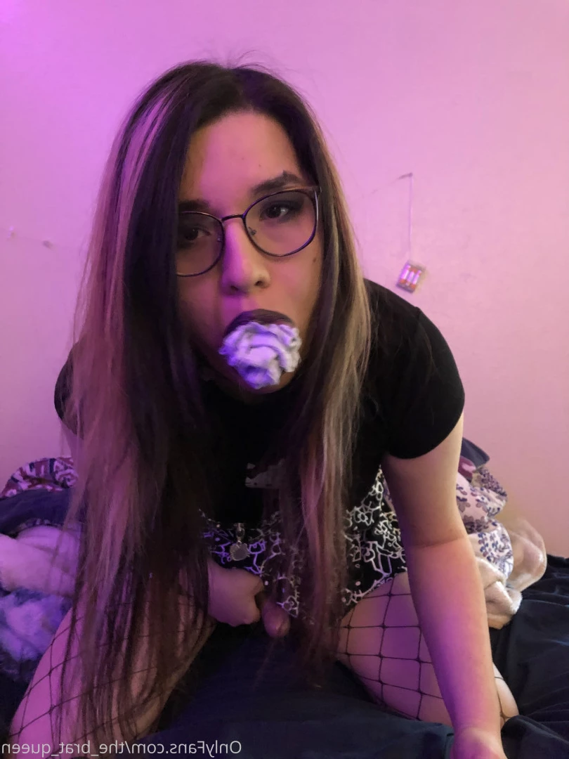 𝔱𝔥𝔢 𝔅𝔯𝔞𝔱 𝔔𝔲𝔢𝔢𝔫 🖤💀🏳️‍⚧️ [ the_brat_queen ] Onlyfans leaked photo 9064428 on Hotleaks.tv