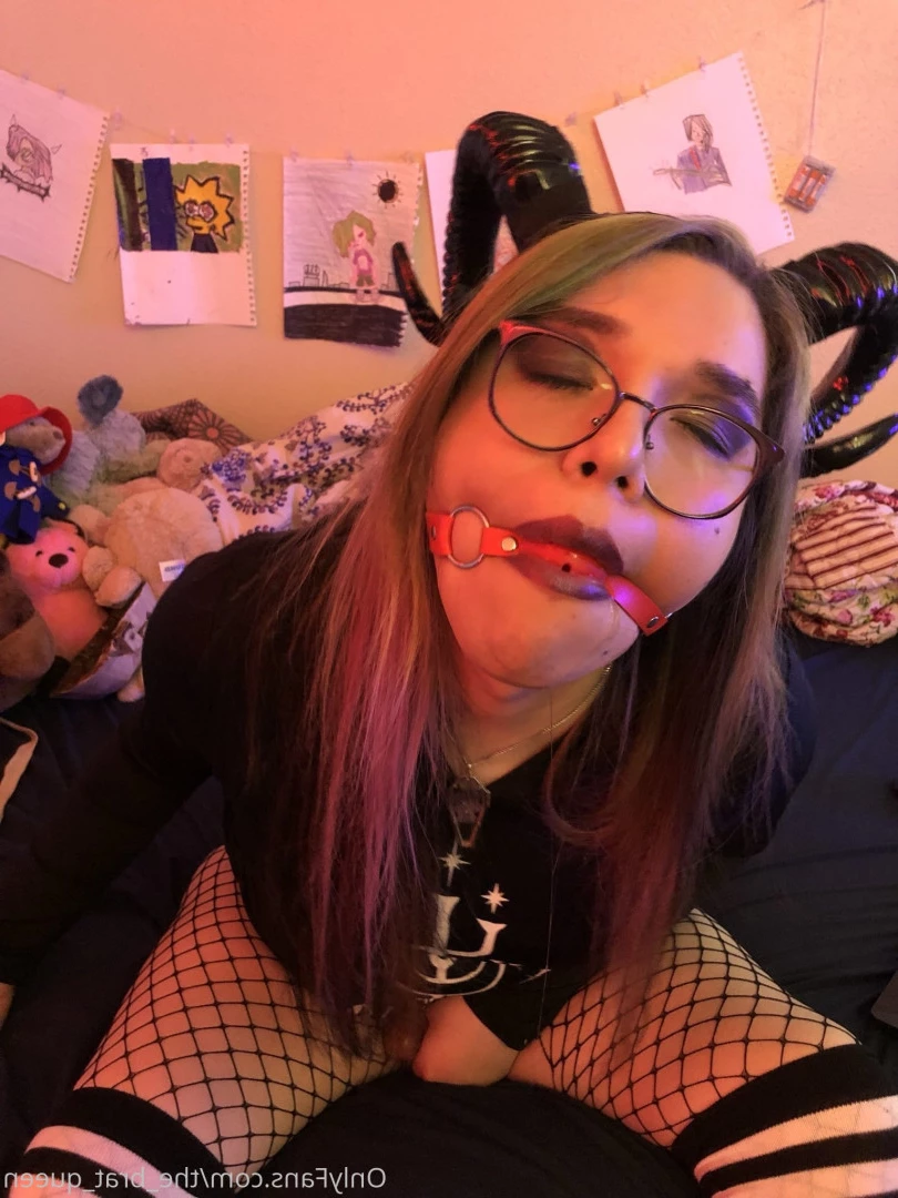 𝔱𝔥𝔢 𝔅𝔯𝔞𝔱 𝔔𝔲𝔢𝔢𝔫 🖤💀🏳️‍⚧️ [ the_brat_queen ] Onlyfans leaked photo 9064516 on Hotleaks.tv