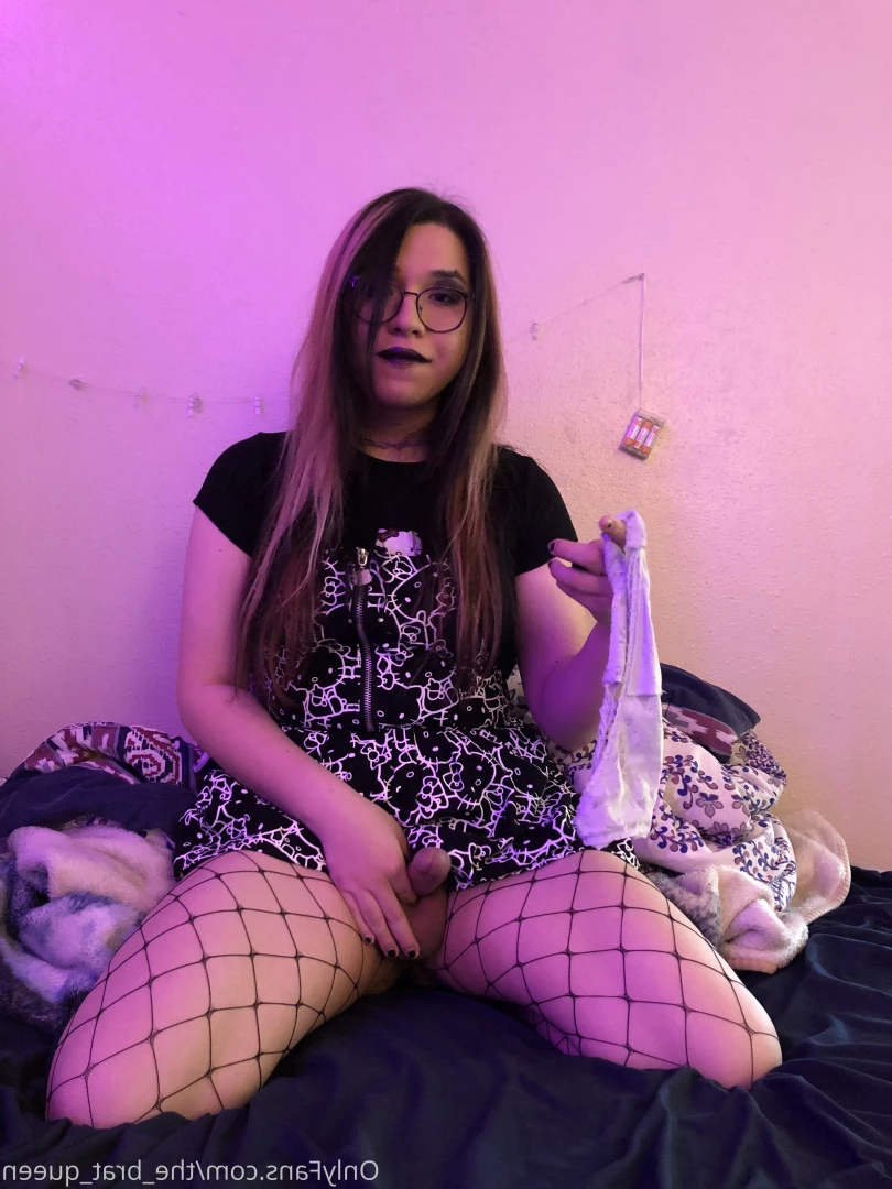 𝔱𝔥𝔢 𝔅𝔯𝔞𝔱 𝔔𝔲𝔢𝔢𝔫 🖤💀🏳️‍⚧️ [ the_brat_queen ] Onlyfans leaked photo 9064554 on Hotleaks.tv