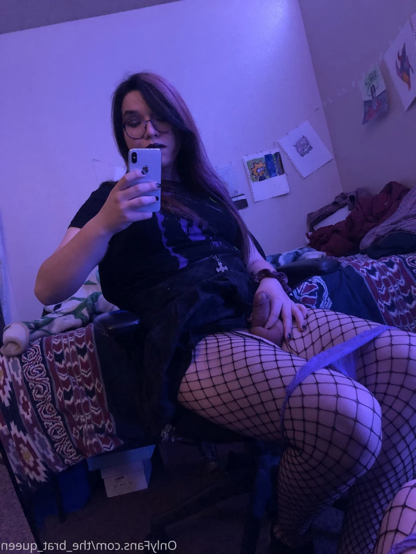 𝔱𝔥𝔢 𝔅𝔯𝔞𝔱 𝔔𝔲𝔢𝔢𝔫 🖤💀🏳️‍⚧️ [ the_brat_queen ] Onlyfans leaked photo 9064585 on Hotleaks.tv