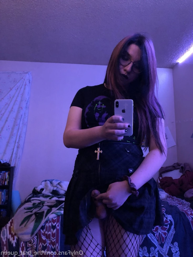 𝔱𝔥𝔢 𝔅𝔯𝔞𝔱 𝔔𝔲𝔢𝔢𝔫 🖤💀🏳️‍⚧️ [ the_brat_queen ] Onlyfans leaked photo 9064639 on Hotleaks.tv