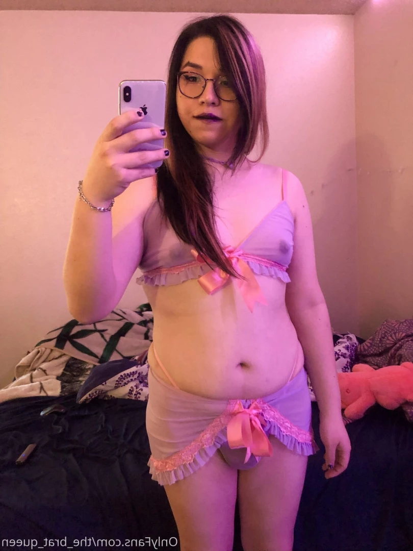 𝔱𝔥𝔢 𝔅𝔯𝔞𝔱 𝔔𝔲𝔢𝔢𝔫 🖤💀🏳️‍⚧️ [ the_brat_queen ] Onlyfans leaked photo 9064667 on Hotleaks.tv