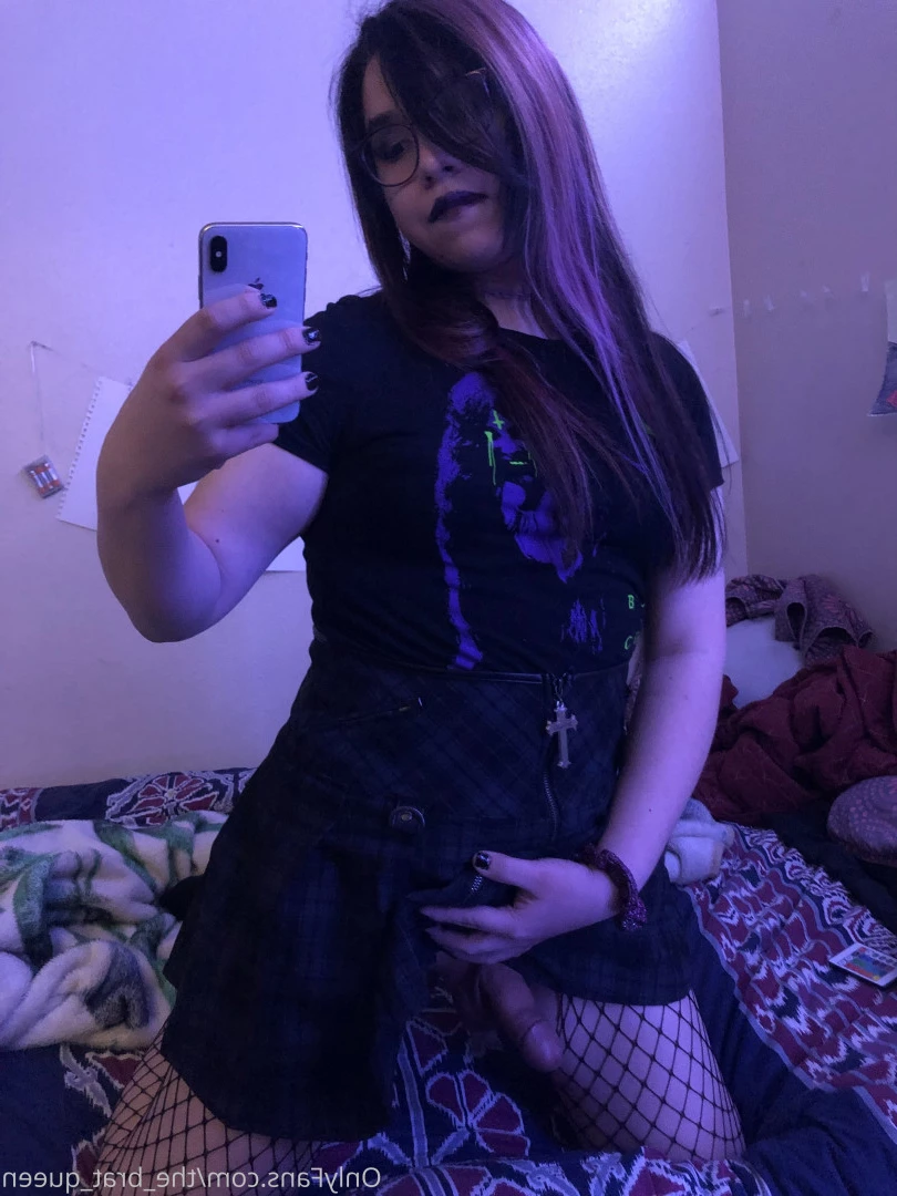 𝔱𝔥𝔢 𝔅𝔯𝔞𝔱 𝔔𝔲𝔢𝔢𝔫 🖤💀🏳️‍⚧️ [ the_brat_queen ] Onlyfans leaked photo 9064919 on Hotleaks.tv