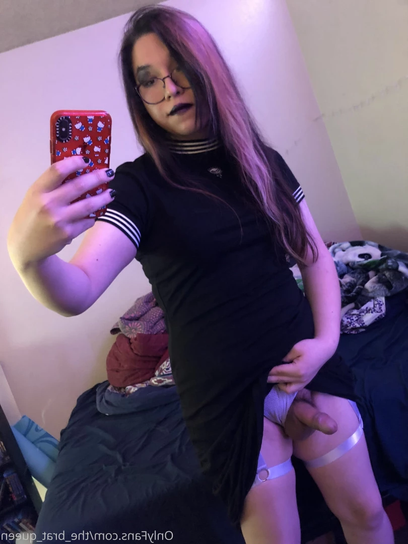𝔱𝔥𝔢 𝔅𝔯𝔞𝔱 𝔔𝔲𝔢𝔢𝔫 🖤💀🏳️‍⚧️ [ the_brat_queen ] Onlyfans leaked photo 9065232 on Hotleaks.tv