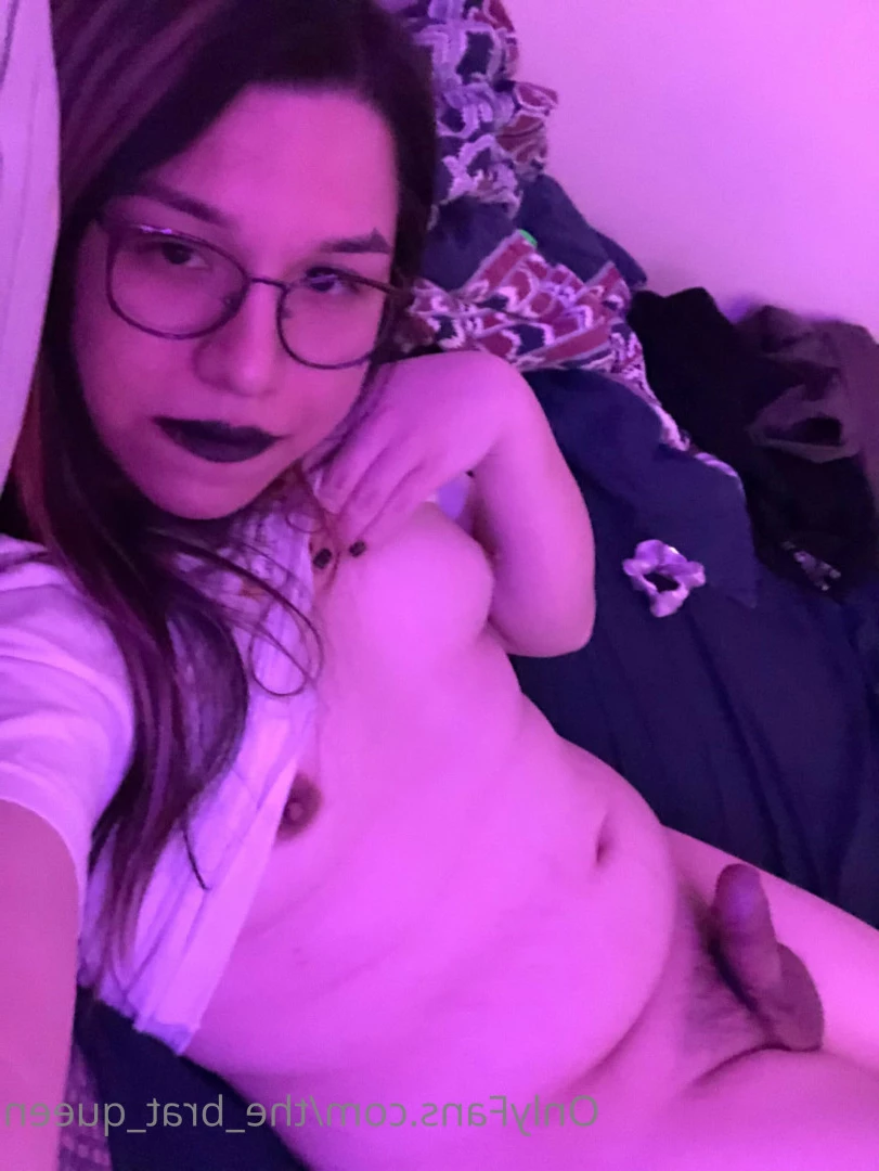 𝔱𝔥𝔢 𝔅𝔯𝔞𝔱 𝔔𝔲𝔢𝔢𝔫 🖤💀🏳️‍⚧️ [ the_brat_queen ] Onlyfans leaked photo 9065270 on Hotleaks.tv