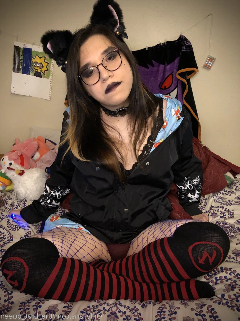 𝔱𝔥𝔢 𝔅𝔯𝔞𝔱 𝔔𝔲𝔢𝔢𝔫 🖤💀🏳️‍⚧️ [ the_brat_queen ] Onlyfans leaked photo 9065591 on Hotleaks.tv