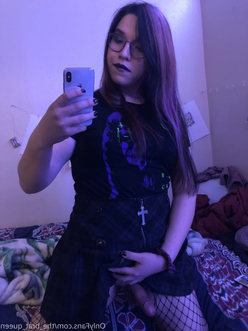 𝔱𝔥𝔢 𝔅𝔯𝔞𝔱 𝔔𝔲𝔢𝔢𝔫 🖤💀🏳️‍⚧️ [ the_brat_queen ] Onlyfans leaked photo 9065852 on Hotleaks.tv