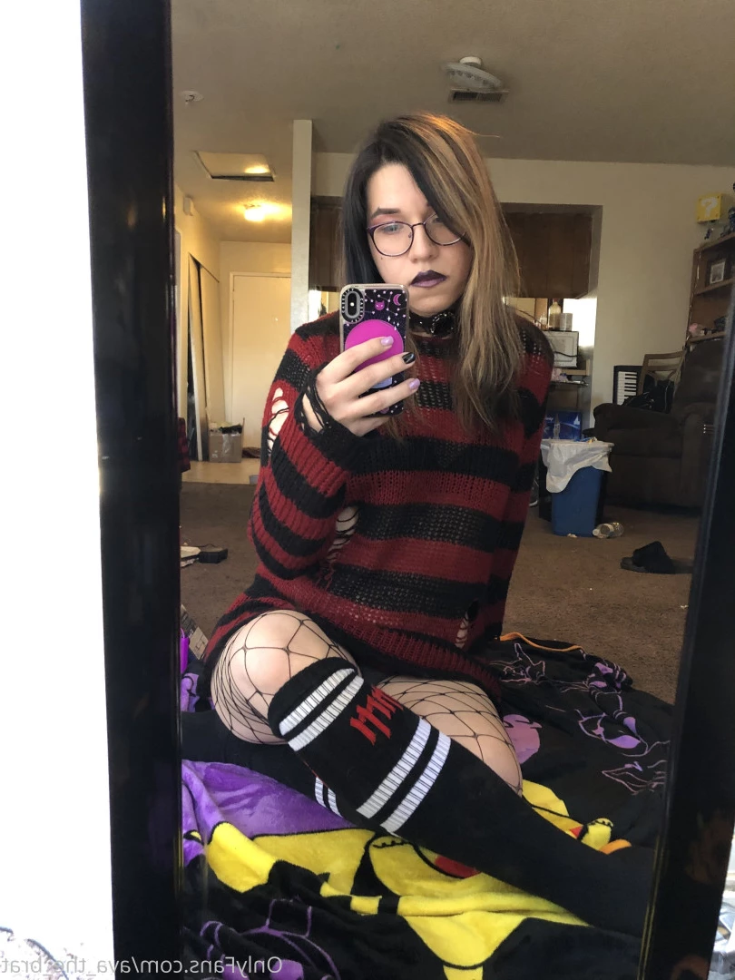 𝔱𝔥𝔢 𝔅𝔯𝔞𝔱 𝔔𝔲𝔢𝔢𝔫 🖤💀🏳️‍⚧️ [ the_brat_queen ] Onlyfans leaked photo 9065870 on Hotleaks.tv