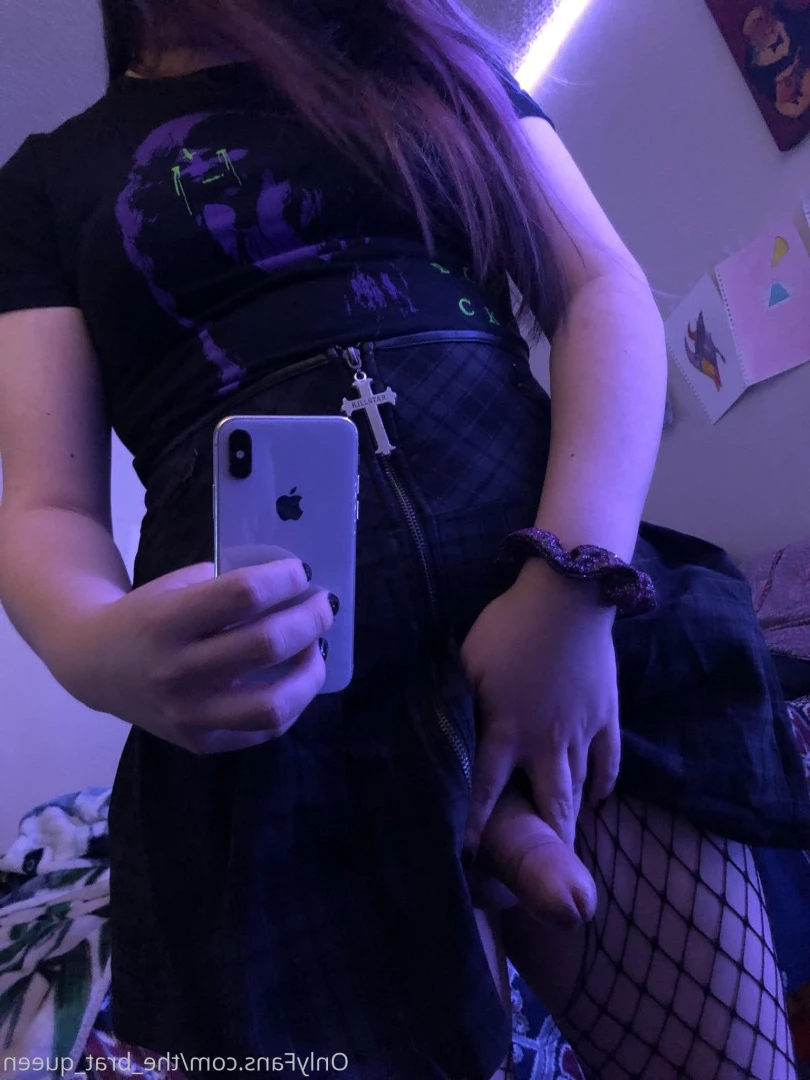 𝔱𝔥𝔢 𝔅𝔯𝔞𝔱 𝔔𝔲𝔢𝔢𝔫 🖤💀🏳️‍⚧️ [ the_brat_queen ] Onlyfans leaked photo 9066009 on Hotleaks.tv