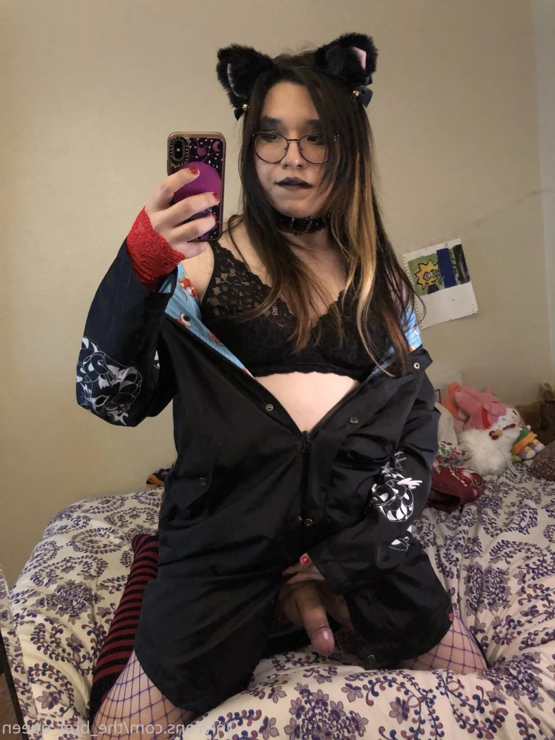 𝔱𝔥𝔢 𝔅𝔯𝔞𝔱 𝔔𝔲𝔢𝔢𝔫 🖤💀🏳️‍⚧️ [ the_brat_queen ] Onlyfans leaked photo 9066018 on Hotleaks.tv