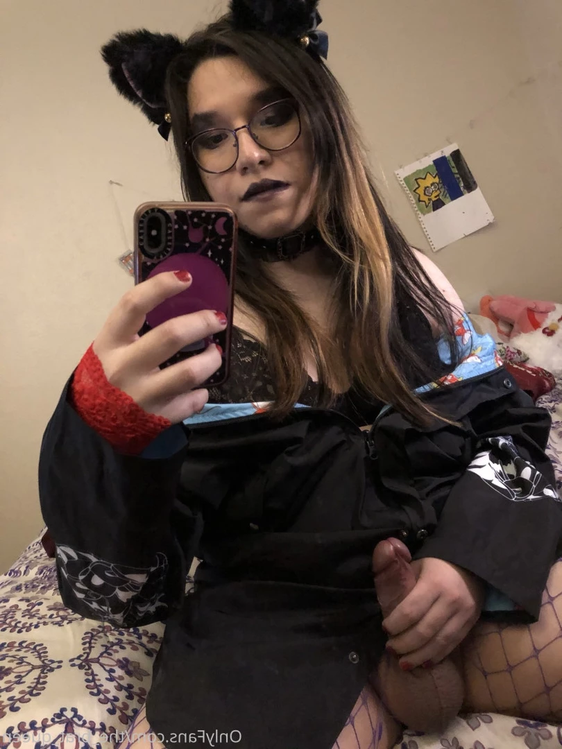 𝔱𝔥𝔢 𝔅𝔯𝔞𝔱 𝔔𝔲𝔢𝔢𝔫 🖤💀🏳️‍⚧️ [ the_brat_queen ] Onlyfans leaked photo 9066498 on Hotleaks.tv
