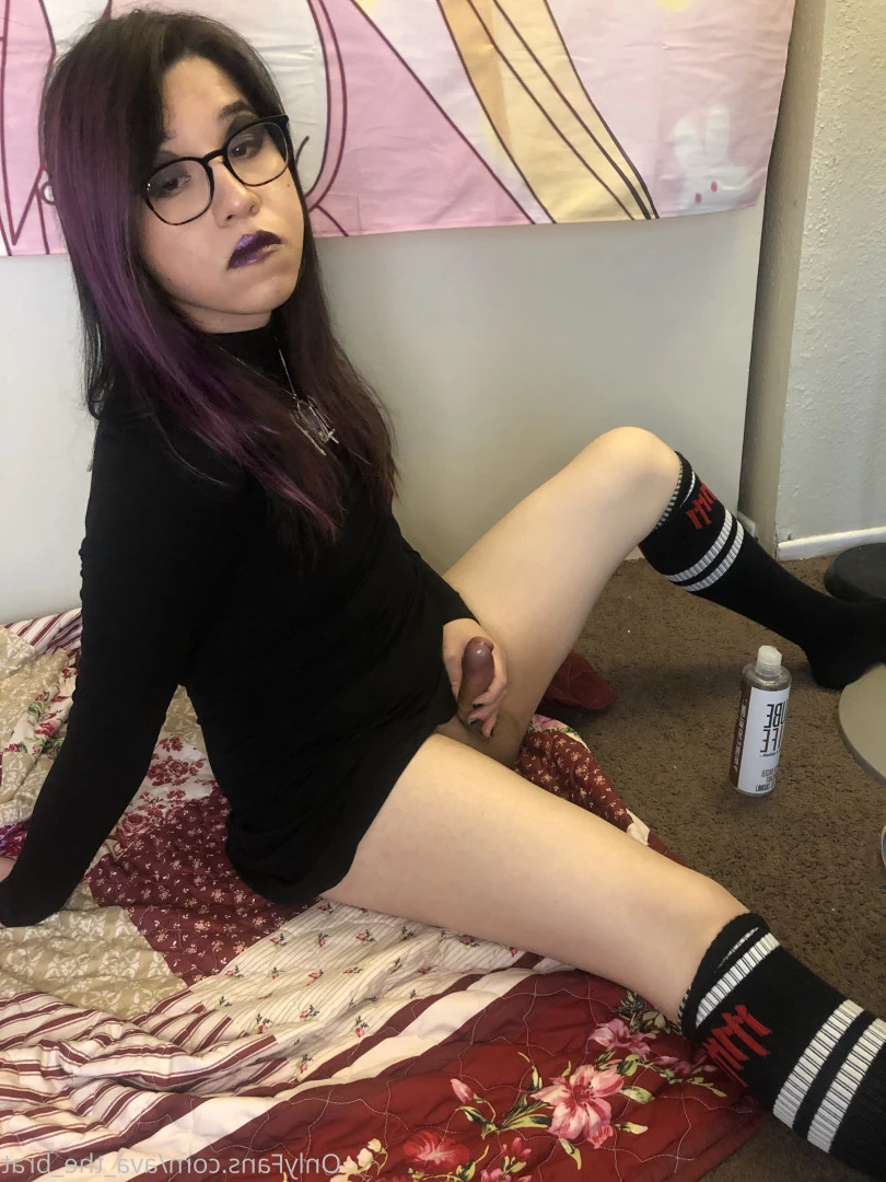 𝔱𝔥𝔢 𝔅𝔯𝔞𝔱 𝔔𝔲𝔢𝔢𝔫 🖤💀🏳️‍⚧️ [ the_brat_queen ] Onlyfans leaked photo 9067279 on Hotleaks.tv
