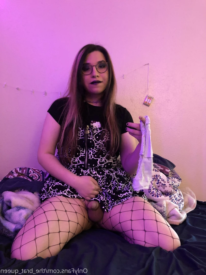 𝔱𝔥𝔢 𝔅𝔯𝔞𝔱 𝔔𝔲𝔢𝔢𝔫 🖤💀🏳️‍⚧️ [ the_brat_queen ] Onlyfans leaked photo 9067367 on Hotleaks.tv
