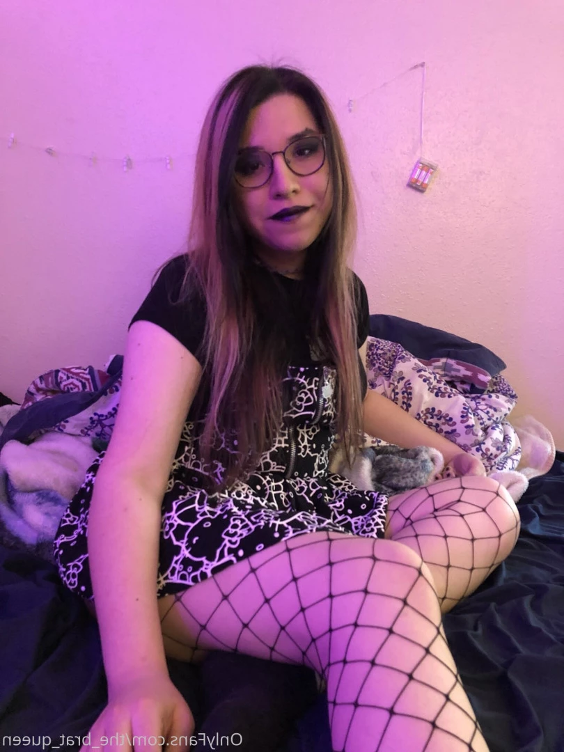 𝔱𝔥𝔢 𝔅𝔯𝔞𝔱 𝔔𝔲𝔢𝔢𝔫 🖤💀🏳️‍⚧️ [ the_brat_queen ] Onlyfans leaked photo 9067568 on Hotleaks.tv