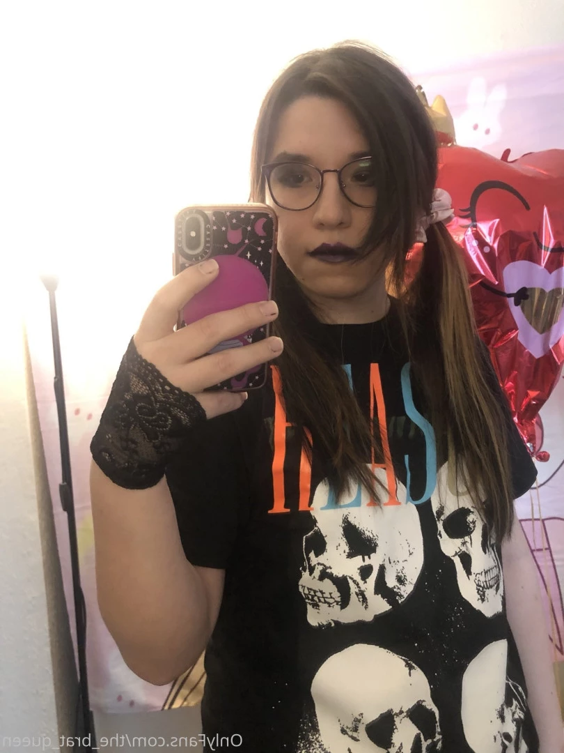 𝔱𝔥𝔢 𝔅𝔯𝔞𝔱 𝔔𝔲𝔢𝔢𝔫 🖤💀🏳️‍⚧️ [ the_brat_queen ] Onlyfans leaked photo 9067822 on Hotleaks.tv