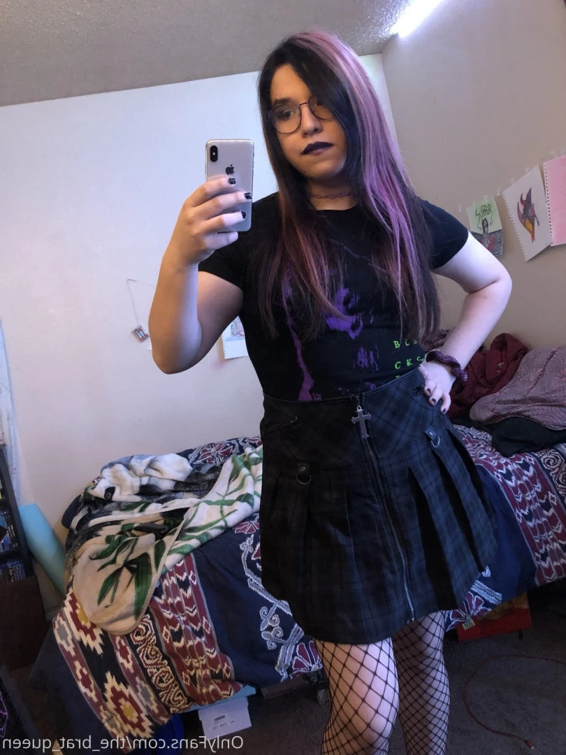 𝔱𝔥𝔢 𝔅𝔯𝔞𝔱 𝔔𝔲𝔢𝔢𝔫 🖤💀🏳️‍⚧️ [ the_brat_queen ] Onlyfans leaked photo 9067964 on Hotleaks.tv