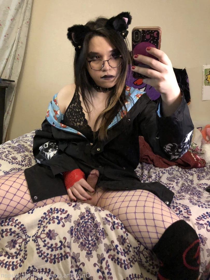 𝔱𝔥𝔢 𝔅𝔯𝔞𝔱 𝔔𝔲𝔢𝔢𝔫 🖤💀🏳️‍⚧️ [ the_brat_queen ] Onlyfans leaked photo 9068070 on Hotleaks.tv