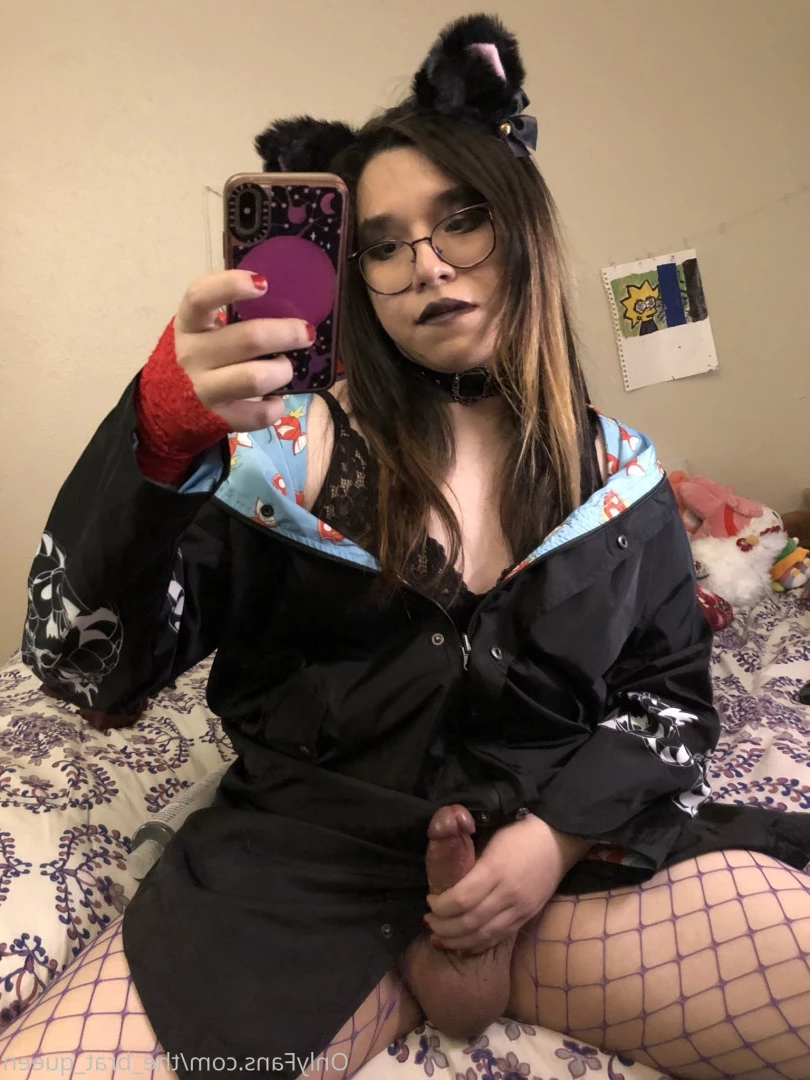 𝔱𝔥𝔢 𝔅𝔯𝔞𝔱 𝔔𝔲𝔢𝔢𝔫 🖤💀🏳️‍⚧️ [ the_brat_queen ] Onlyfans leaked photo 9068175 on Hotleaks.tv