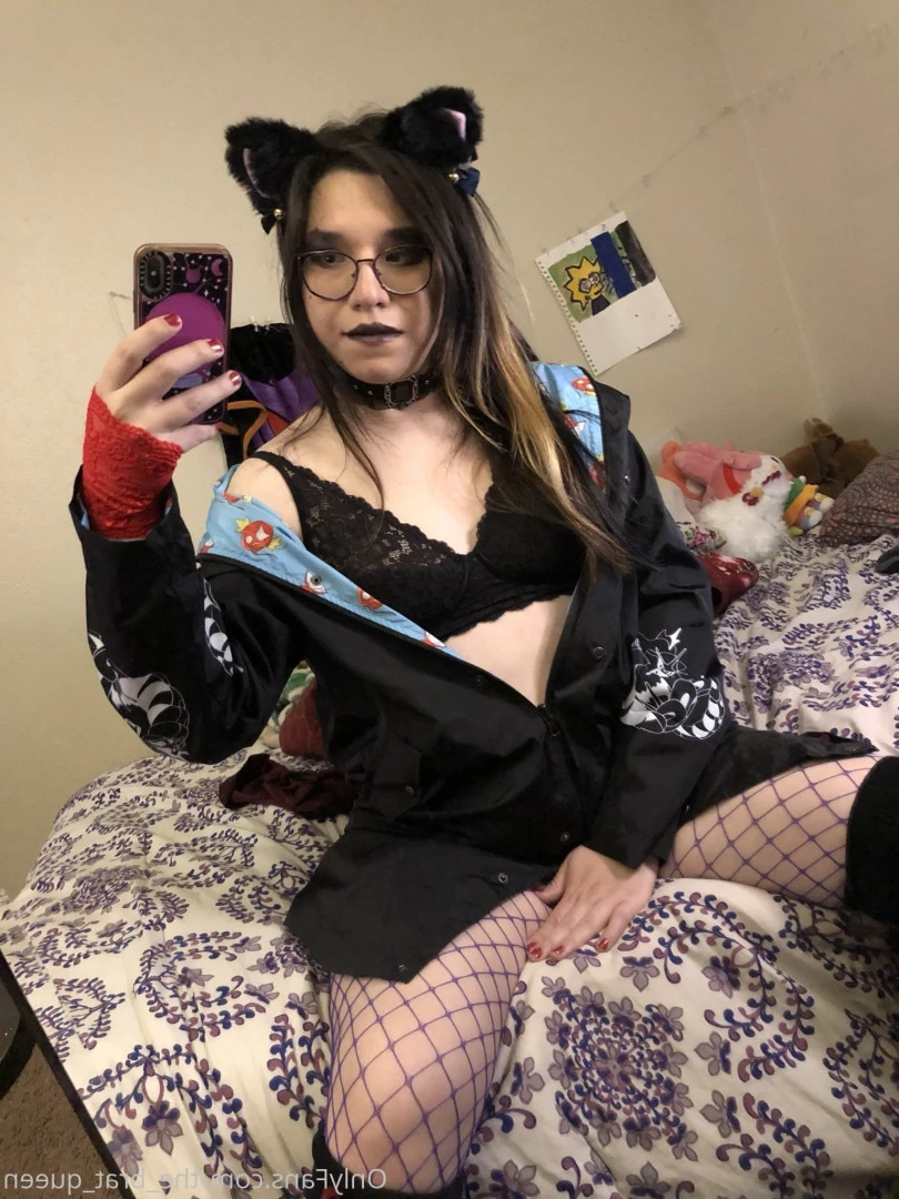 𝔱𝔥𝔢 𝔅𝔯𝔞𝔱 𝔔𝔲𝔢𝔢𝔫 🖤💀🏳️‍⚧️ [ the_brat_queen ] Onlyfans leaked photo 9068268 on Hotleaks.tv