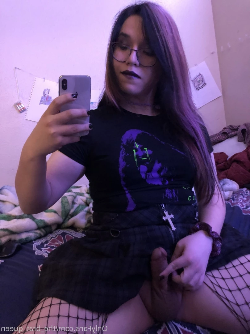 𝔱𝔥𝔢 𝔅𝔯𝔞𝔱 𝔔𝔲𝔢𝔢𝔫 🖤💀🏳️‍⚧️ [ the_brat_queen ] Onlyfans leaked photo 9068501 on Hotleaks.tv