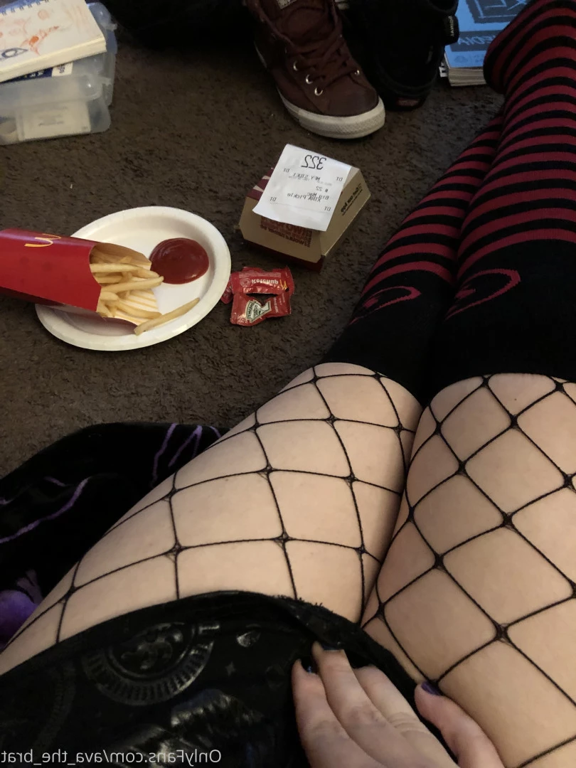 𝔱𝔥𝔢 𝔅𝔯𝔞𝔱 𝔔𝔲𝔢𝔢𝔫 🖤💀🏳️‍⚧️ [ the_brat_queen ] Onlyfans leaked photo 9068521 on Hotleaks.tv
