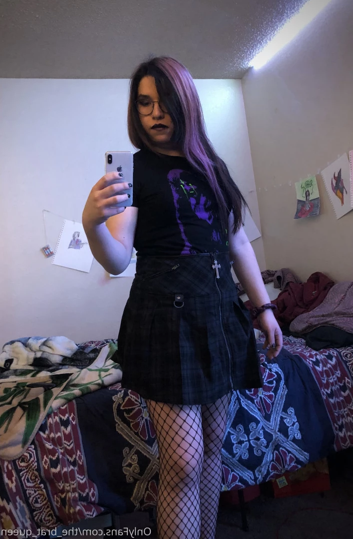 𝔱𝔥𝔢 𝔅𝔯𝔞𝔱 𝔔𝔲𝔢𝔢𝔫 🖤💀🏳️‍⚧️ [ the_brat_queen ] Onlyfans leaked photo 9068705 on Hotleaks.tv