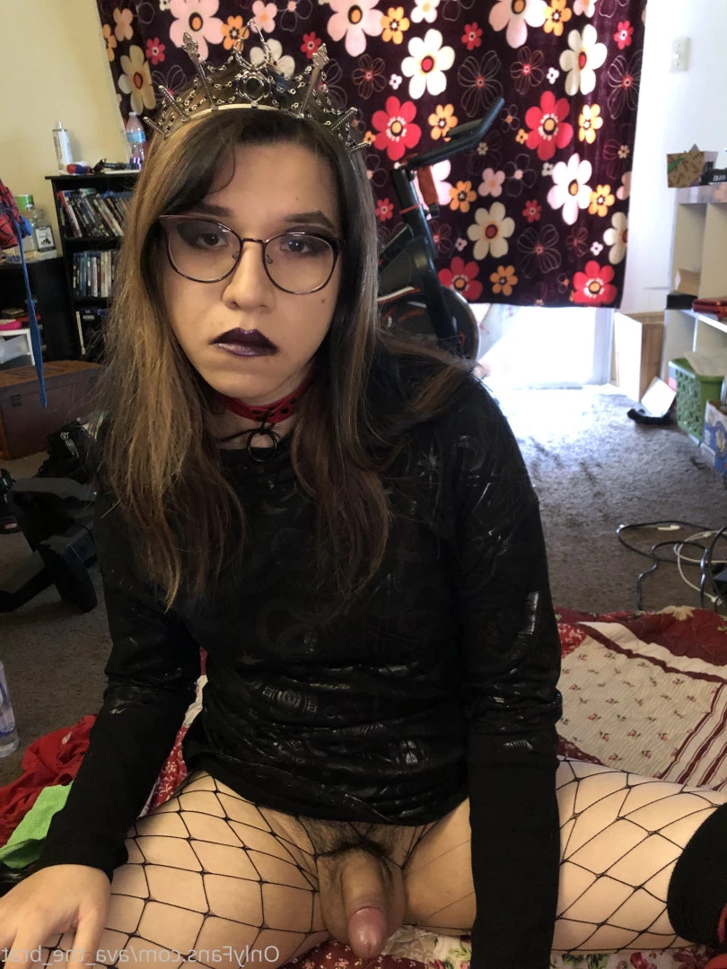 𝔱𝔥𝔢 𝔅𝔯𝔞𝔱 𝔔𝔲𝔢𝔢𝔫 🖤💀🏳️‍⚧️ [ the_brat_queen ] Onlyfans leaked photo 9069378 on Hotleaks.tv