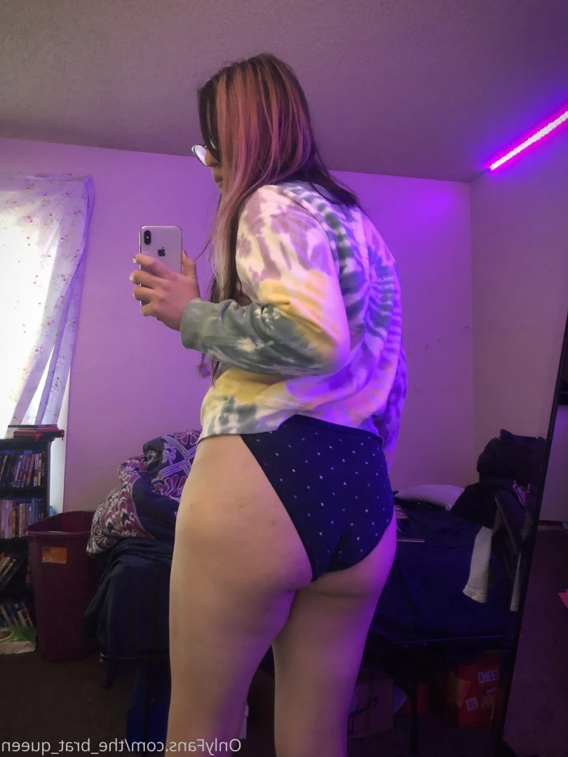 𝔱𝔥𝔢 𝔅𝔯𝔞𝔱 𝔔𝔲𝔢𝔢𝔫 🖤💀🏳️‍⚧️ [ the_brat_queen ] Onlyfans leaked photo 9069405 on Hotleaks.tv