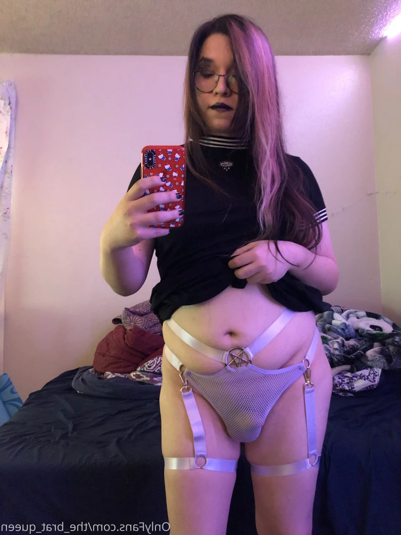 𝔱𝔥𝔢 𝔅𝔯𝔞𝔱 𝔔𝔲𝔢𝔢𝔫 🖤💀🏳️‍⚧️ [ the_brat_queen ] Onlyfans leaked photo 9069871 on Hotleaks.tv