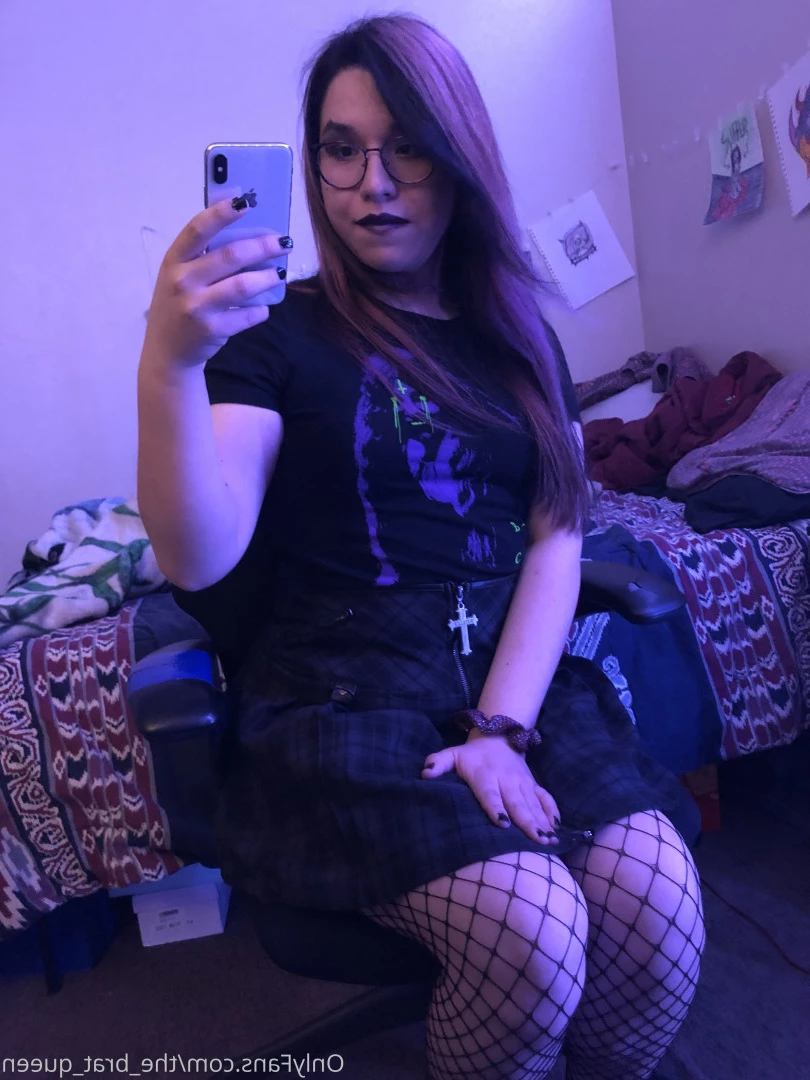 𝔱𝔥𝔢 𝔅𝔯𝔞𝔱 𝔔𝔲𝔢𝔢𝔫 🖤💀🏳️‍⚧️ [ the_brat_queen ] Onlyfans leaked photo 9069892 on Hotleaks.tv
