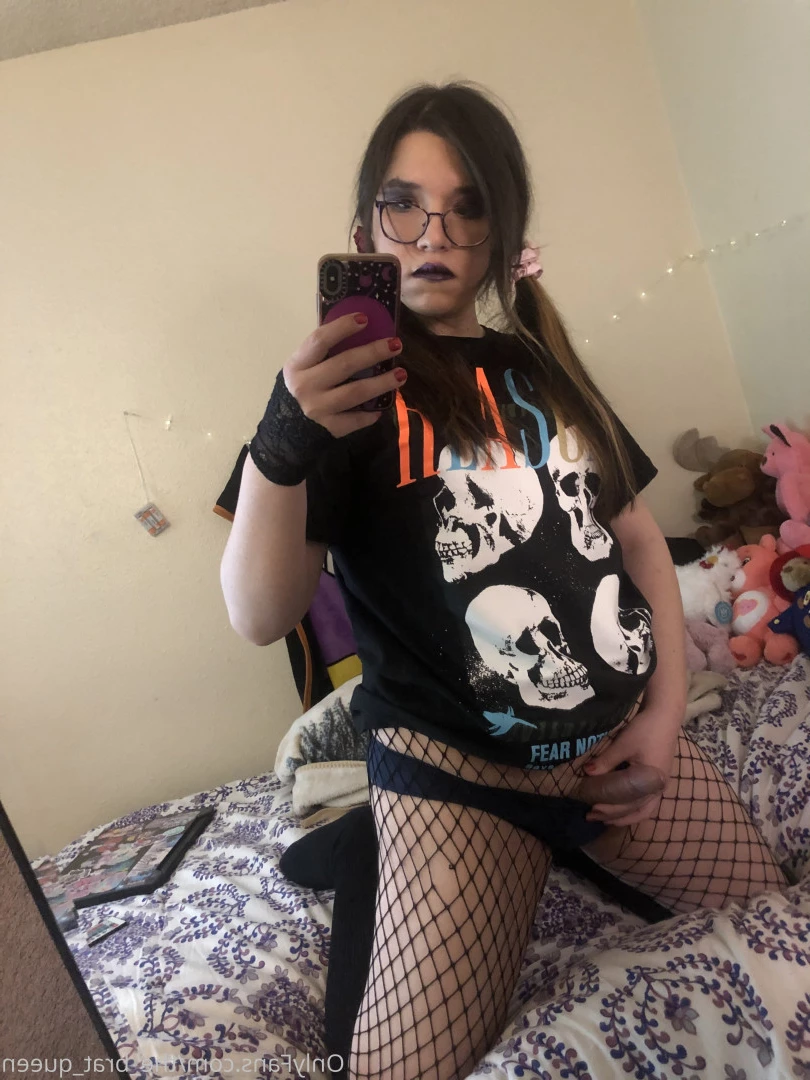 𝔱𝔥𝔢 𝔅𝔯𝔞𝔱 𝔔𝔲𝔢𝔢𝔫 🖤💀🏳️‍⚧️ [ the_brat_queen ] Onlyfans leaked photo 9070122 on Hotleaks.tv
