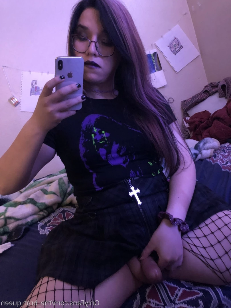 𝔱𝔥𝔢 𝔅𝔯𝔞𝔱 𝔔𝔲𝔢𝔢𝔫 🖤💀🏳️‍⚧️ [ the_brat_queen ] Onlyfans leaked photo 9070809 on Hotleaks.tv