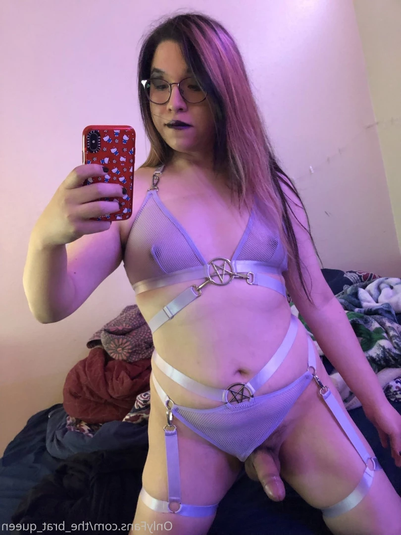 𝔱𝔥𝔢 𝔅𝔯𝔞𝔱 𝔔𝔲𝔢𝔢𝔫 🖤💀🏳️‍⚧️ [ the_brat_queen ] Onlyfans leaked photo 9070850 on Hotleaks.tv