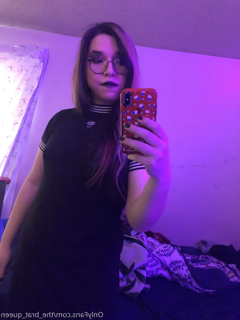 𝔱𝔥𝔢 𝔅𝔯𝔞𝔱 𝔔𝔲𝔢𝔢𝔫 🖤💀🏳️‍⚧️ [ the_brat_queen ] Onlyfans leaked photo 9071143 on Hotleaks.tv
