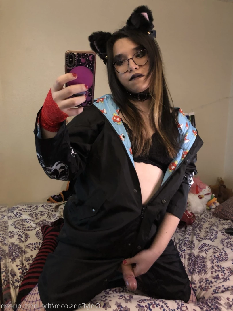 𝔱𝔥𝔢 𝔅𝔯𝔞𝔱 𝔔𝔲𝔢𝔢𝔫 🖤💀🏳️‍⚧️ [ the_brat_queen ] Onlyfans leaked photo 9071196 on Hotleaks.tv