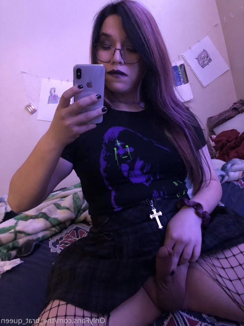𝔱𝔥𝔢 𝔅𝔯𝔞𝔱 𝔔𝔲𝔢𝔢𝔫 🖤💀🏳️‍⚧️ [ the_brat_queen ] Onlyfans leaked photo 9071465 on Hotleaks.tv