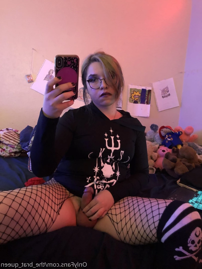 𝔱𝔥𝔢 𝔅𝔯𝔞𝔱 𝔔𝔲𝔢𝔢𝔫 🖤💀🏳️‍⚧️ [ the_brat_queen ] Onlyfans leaked photo 9071507 on Hotleaks.tv
