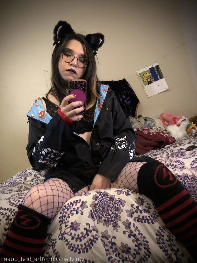 𝔱𝔥𝔢 𝔅𝔯𝔞𝔱 𝔔𝔲𝔢𝔢𝔫 🖤💀🏳️‍⚧️ [ the_brat_queen ] Onlyfans leaked photo 9071862 on Hotleaks.tv
